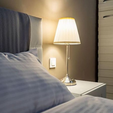Modern - Central Apartment Bukares Bagian luar foto
