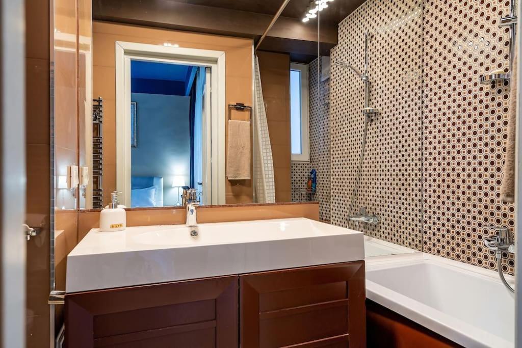 Modern - Central Apartment Bukares Bagian luar foto
